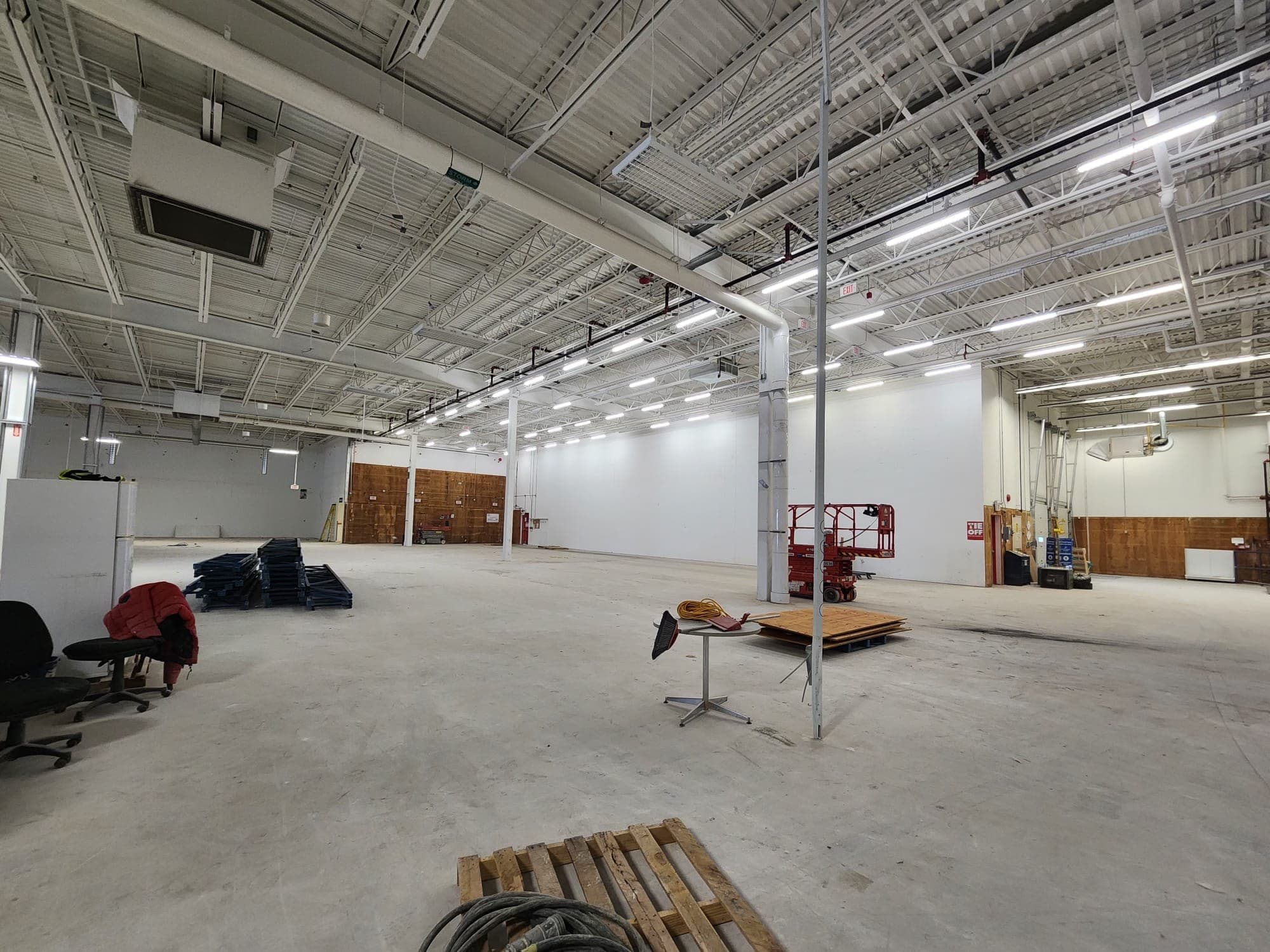 Wide cleared Mark's Thunder Bay retail interior